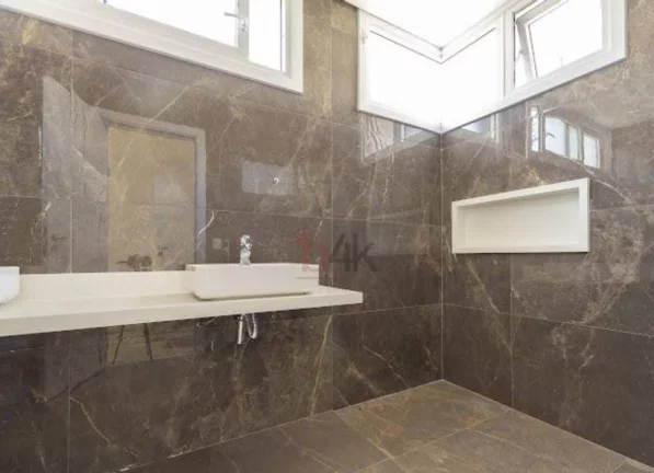 Imagem Casa de 487 m² com 4 suítes e 4 vagas no Condomínio Garda, Jardim Cordeiro.