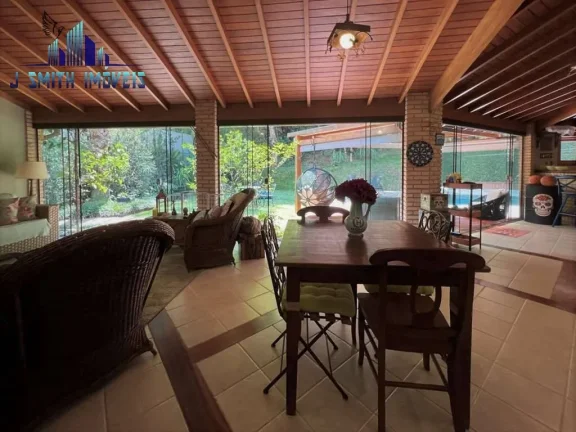 Imagem Casa Especial! Piscina aquecida, gourmet e muita natureza! Condomínio Top.