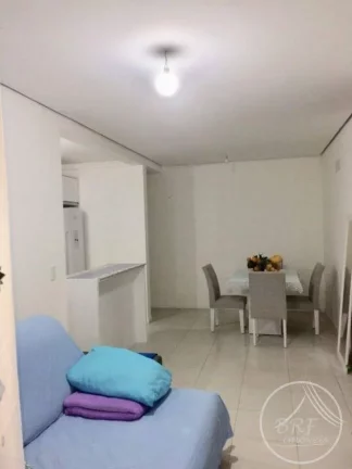 Imagem Vendo apartamento em Bairro Arreias São José SC, de três dormitórios, suíte, duas vagas livres, cozinha e área de serviço mobiliados.