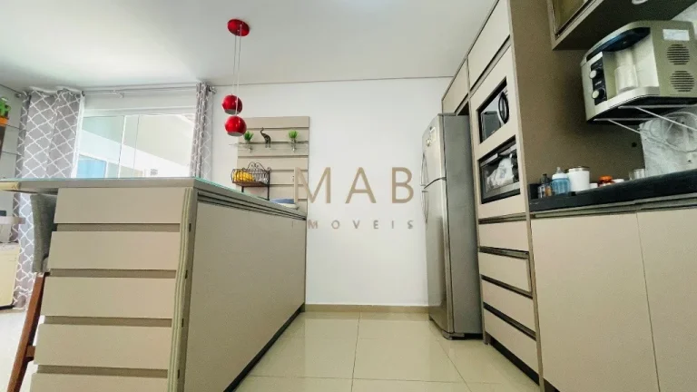 Imagem Cobertura de luxo à venda em Florianópolis - Ingleses: 3 quartos sendo 2 suítes, 2 salas, 3 banheiros, 2 vagas, 180m². Venha conferir!