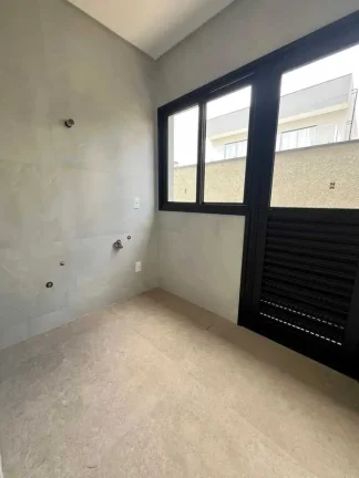 Imagem Casa de alto padrão com 4 dormitórios sendo 3 suítes e 4 vagas de garagem em Camboriú/SC