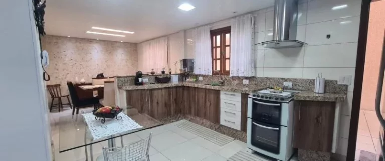 Imagem Sobrado com 4 dormitórios à venda, 320 m² por R$ 720.000 - Vila Cecília - Mogi das Cruzes/SP