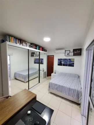 Imagem Apto todo reformado com poretira fechada