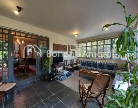 Imagem Casa com 4 Quartos e 3 banheiros à Venda, 481 m