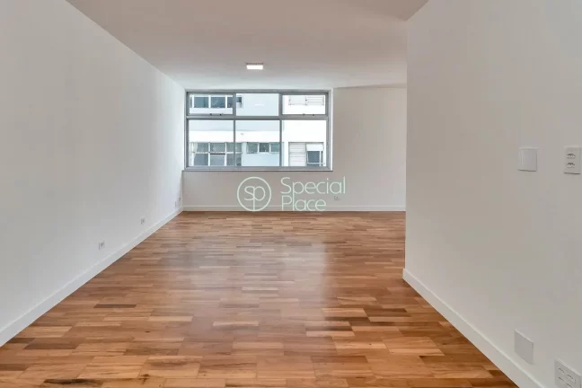 Imagem 176,05 m² de área útil 1Vaga de garagem 3 Dormitórios sendo 1 suíte Banheiro Social Lavabo Sala...