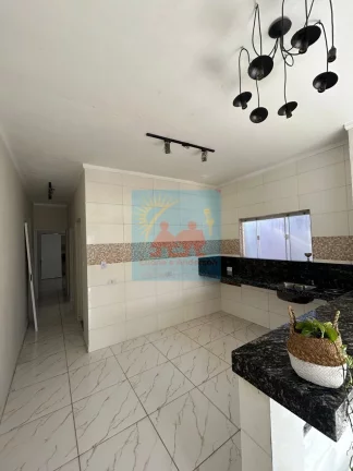 Imagem Casa à 150 metros da Praia do Gaivotas em Itanhaém, 02 dorms, 03 vagas, piscina, churrasqueira 379mil