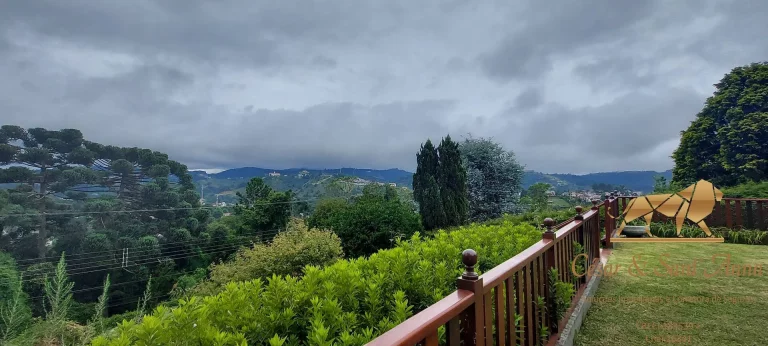 Imagem Linda casa com vista permanente no Alto do Capivari com 380m².