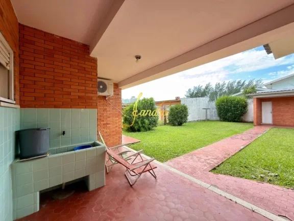 Imagem Casa perto do mar e do centrinho de Atlântida, com dois lotes