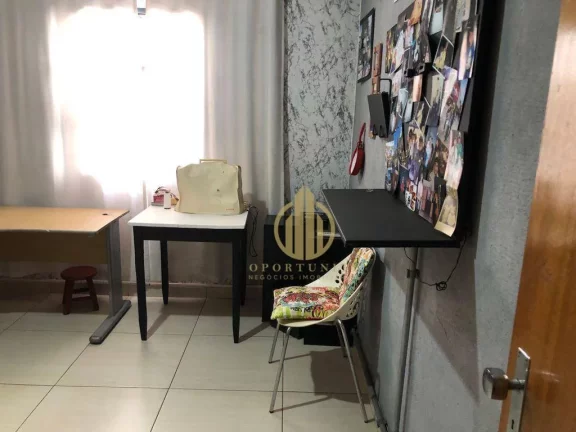 Imagem Casa três dormitórios com edícula