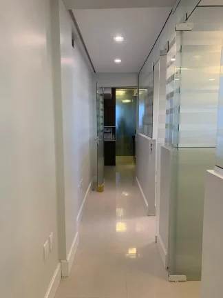Imagem Sala comercial à venda em Torres, Centro, 49,06m²