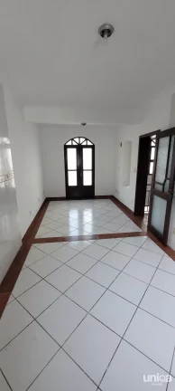 Imagem Casa tipo sobrado para venda com 06 dormitórios próximo ao Colégio Fátima