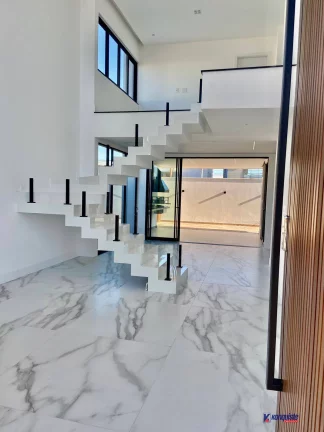 Imagem CASA DE ALTO PADRÃO COM PISCINA E SUÍTES LUXUOSAS: CONFORTO E SOFISTICAÇÃO