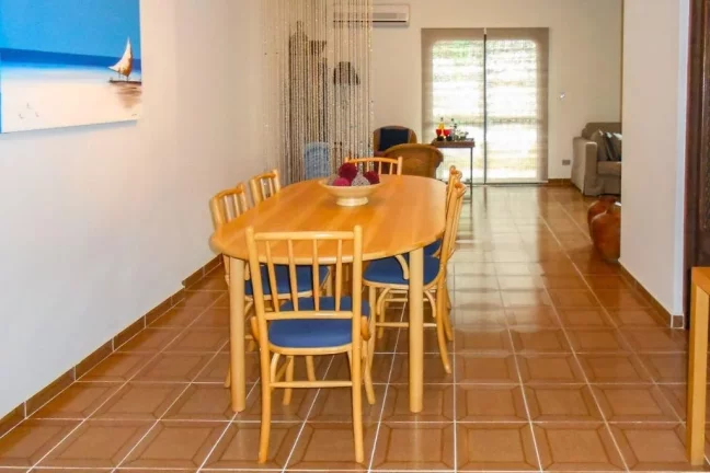 Imagem Enseada - 200 metros da praia - Região nobre da Enseada - 01 vaga de garagem.