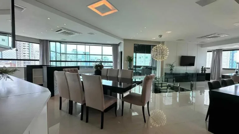 Imagem Cobertura duplex mobiliado com 4 dormitórios sendo 4 suítes e 5 vagas em Balneário Camboriú/SC