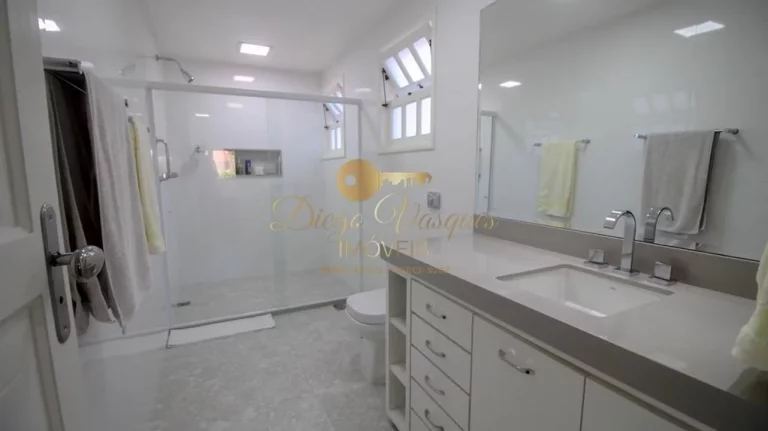 Imagem Casa em Condomínio para Venda em Teresópolis / RJ no bairro Comary