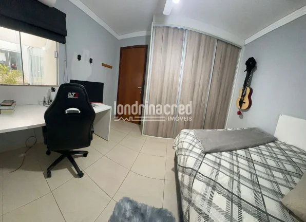 Imagem Casa em Londrina com duas residências independentes, energia solar, área gourmet com churrasqueira e localização excelente — ideal para morar e investir!