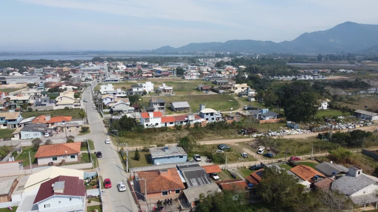 Imagem Terreno à venda no Loteamento Pedra Branca em Garopaba/SC