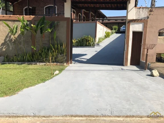 Imagem Linda Casa à venda com 330 m² com 04 Dormitórios em Embu-Guaçu/SP
