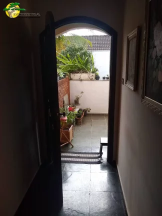 Imagem SOBRADO EM FRENTE A MATA DO HORTO FLORESTAL