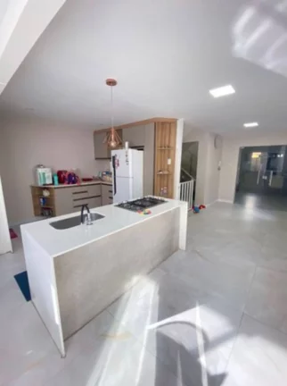 Imagem Casa à Venda no Bairro Farolândia - 3/4 com Suíte, Área Gourmet e Energia Solar!