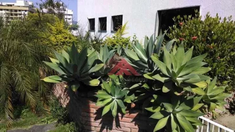 Imagem Casa com 2 dormitórios à venda, 440 m² por R$ 1.900.000,00 - Santa Rosa - Niterói/RJ