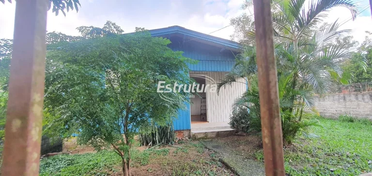 Casa com terreno amplo no bairro Camobi