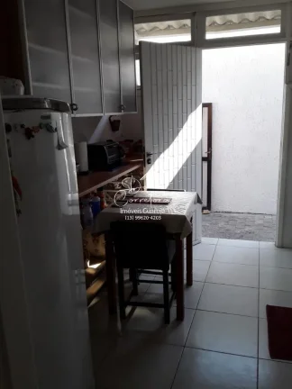 Imagem Imperdível casa à venda na Enseada, Guarujá-SP! 5 quartos, 3 suítes, 2 salas, 4 banheiros, 2 vagas de garagem. Confira!