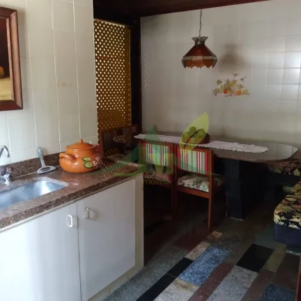Imagem Bela Casa à Venda no Condomínio Clube da Montanha em Atibaia