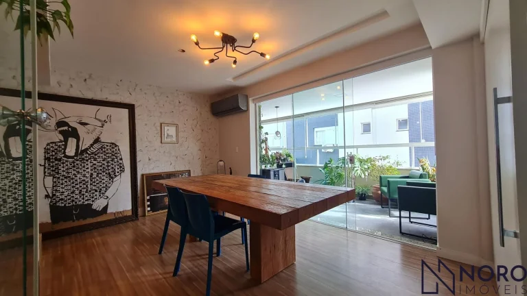 Imagem Apartamento Espaçoso com 3 Suítes e 2 Vagas no Centro de Santa Maria