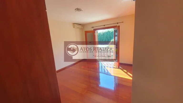 Imagem Casa a Venda no BOLSÃO Por R$ 2.600.000,00 IPTU R$ 1.900.00 - Bolsão Residencial de Interlagos Área construída 500m2, Terreno 580m2 (14,5x40m), - Vista permanente para a represa Guarapiranga, - Sal