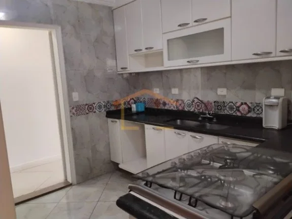 Imagem Apto semi mobiliado, 3 dormitórios, com armários, sendo 1 suíte, sala 2 ambientes, sacada, 3 banh...