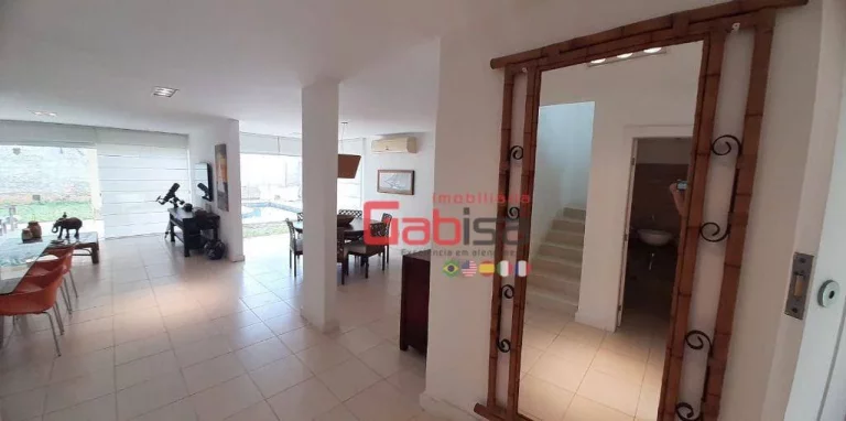 Imagem Casa com 4 dormitórios à venda, 300 m² por R$ 1.700.000 - Ferradura - Armação dos Búzios/RJ