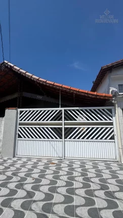 Imagem Casa Geminada com Suíte, Churrasqueira e 2 Vagas – Maracanã PG