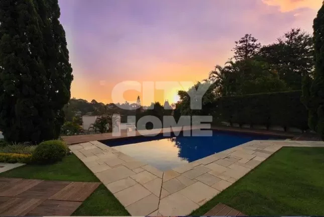 Imagem Casa em excelente localização no Jardim Guedala, direcionada para um lindo jardim com piscina em d...