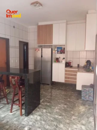 Imagem Imperdível Casa à Venda em Ribeirão Preto-SP, Parque Residencial Cândido Portinari: 3 Quartos, 1 Suíte, 2 Salas, 3 Banheiros, 10 Vagas de Garagem, 200m². Aproveite!