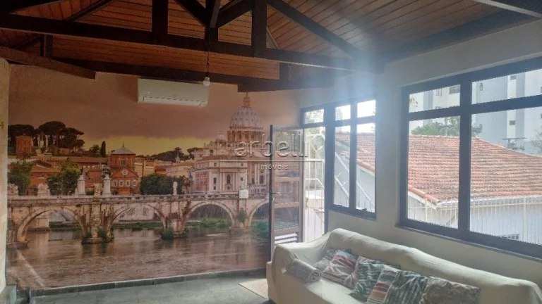 Explore este encantador sobrado em estilo colonial localizado no Butantã, com fácil acesso ao Metr...