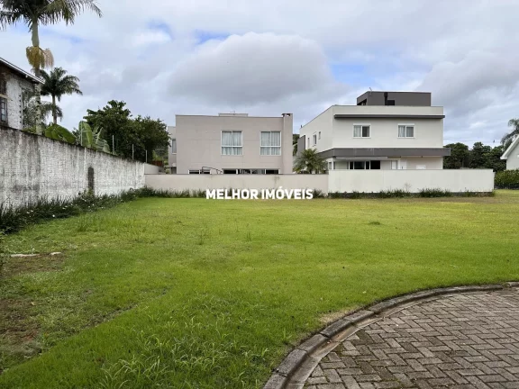 Imagem Terreno á venda em Condomínio Fechado localizado na Barra em Balneário Camboriú