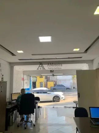 Imagem Salão Comercial à Venda no Centro de Jundiaí-SP com 4 Salas, 4 Banheiros, 5 Vagas de Garagem e 333m² de Área