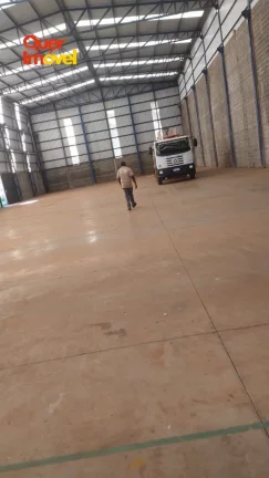 Imagem Galpão Comercial com 3 Salas, 4 Banheiros e 10 Vagas de Garagem em Cravinhos-SP - 1.550,00 m² de Área