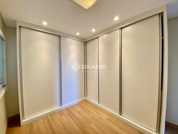 Imagem Casa Frente Mar com 7 dormitórios à venda sendo 5 suítes, 425 m² – Meia Praia –