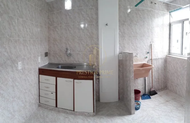 Imagem Descubra este lindo apartamento reformado, claro e arejado. Em andar alto, com posição frontal e s...