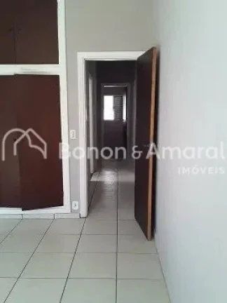 Imagem Excelente oportunidade para morar ou investir! Esta casa oferece uma estrutura ampla e funcional, pe...