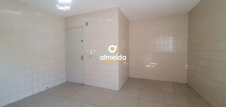 Imagem Apartamento com 2 dormitórios e dependência completa no centro