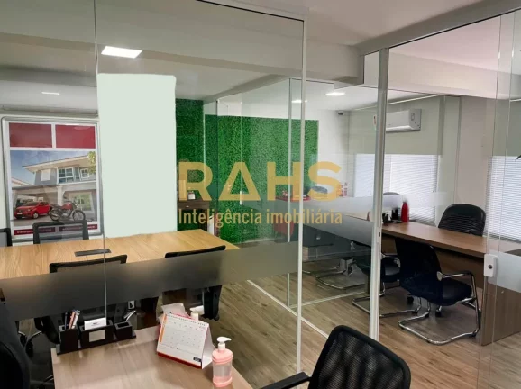 Imagem Sala Comercial em Localização Estratégica, Centro da Cidade Com 43m² planejados e divididos, ess...