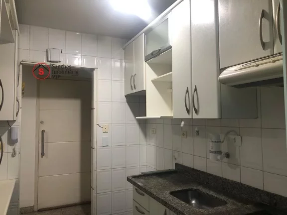 Imagem Aconchegante apartamento à venda com 2 quartos, sendo 1 suíte, e 2 banheiros no total. O condomínio ?(C) bem equipado com diversas instalações, apropriad