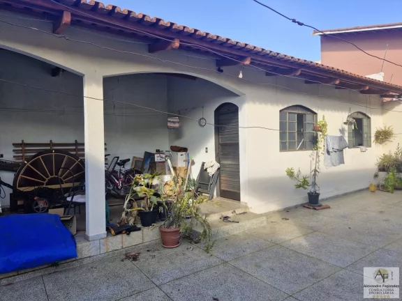 Imagem Casa para Venda em Goiânia, Aeroviário, 3 dormitórios, 1 suíte, 3 banheiros, 4 vagas