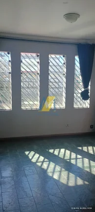 Imagem Casa Imponente com 2 Dormitórios, sacada ampla.