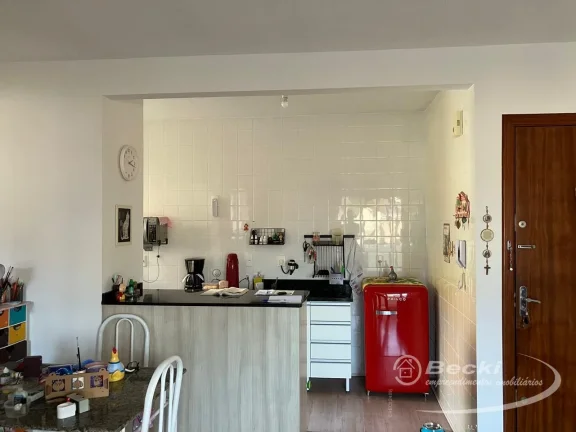 Imagem Apartamento com três quartos no bairro Floresta.