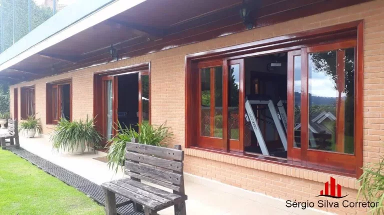 Imagem Casa Com 04 Suítes à Venda, em Condomínio Fechado em Campos do Jordão - SP.