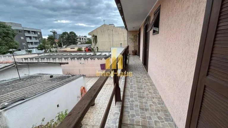 Imagem Excelente oportunidade para quem busca espaço ou potencial de renda com locação. Localizado na Ru...